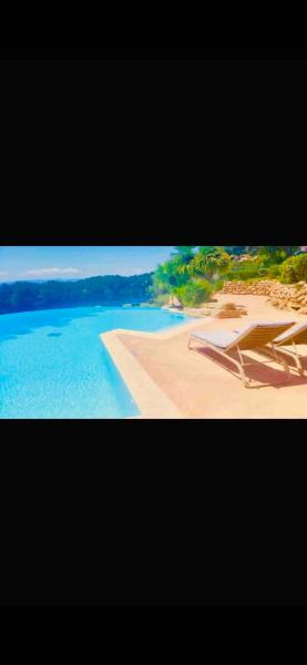Magnifique F2 Climatisé Rez De Jardin Piscine Vue Sur Lac Réf RDL002